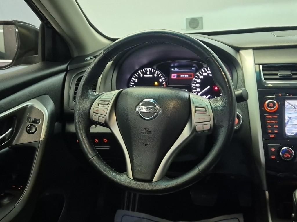 Nissan Altima - Vista 7