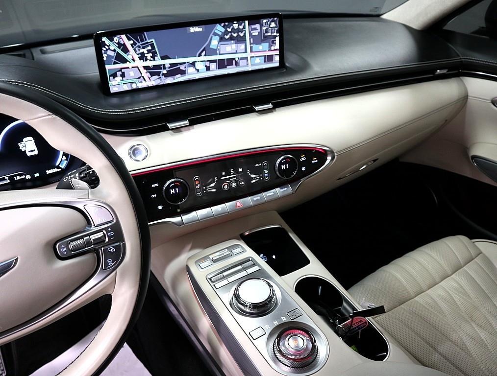 Genesis GV70 - Vista 12