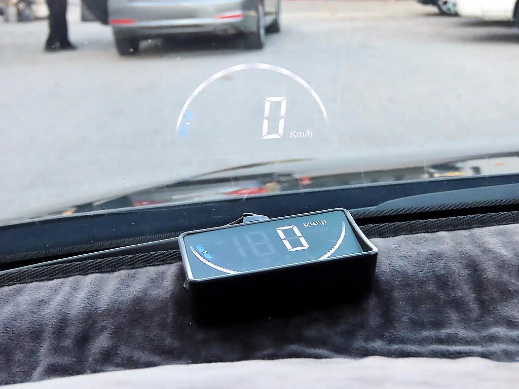 HYUNDAI Avante - Vista 10