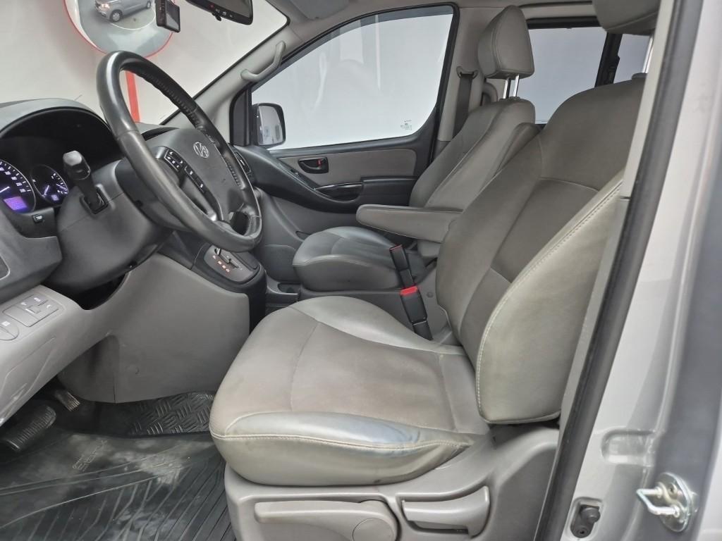 HYUNDAI Starex - Vista 11