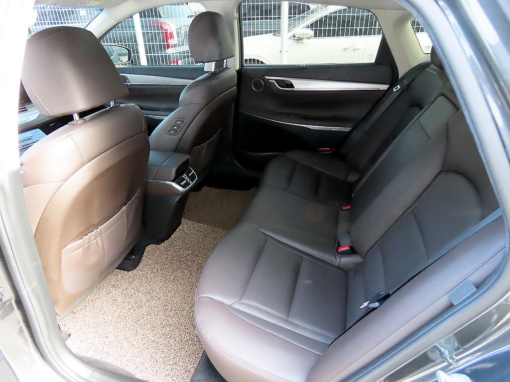 HYUNDAI Grandeur - Vista 6