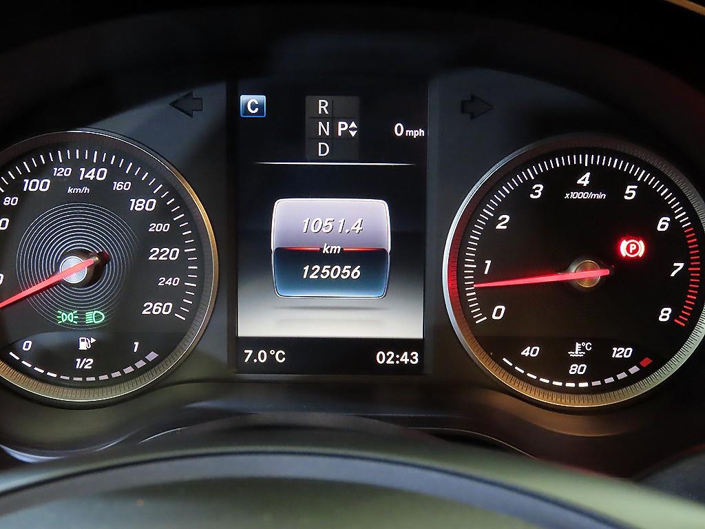 Mercedes Benz C Class - Vista 9