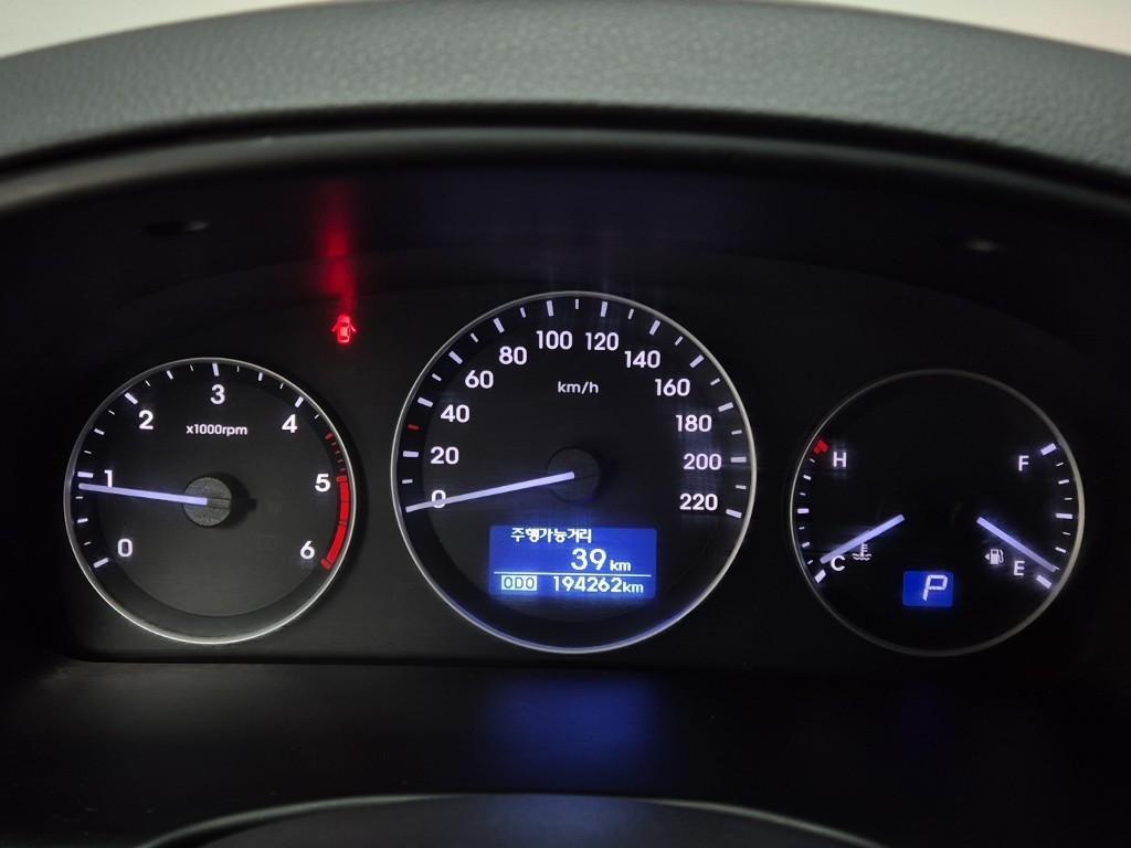 HYUNDAI Starex - Vista 6