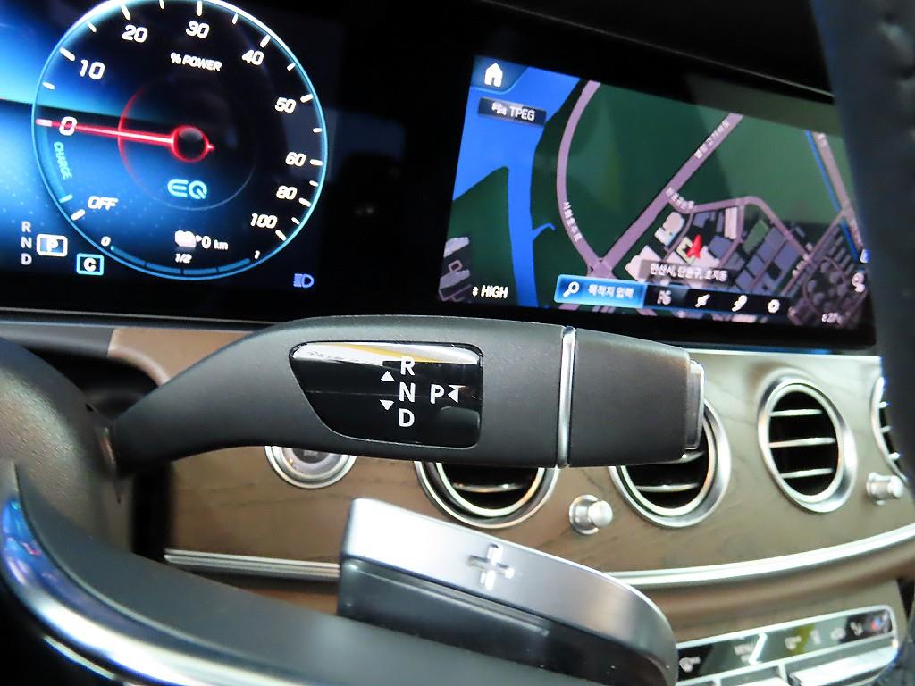 Mercedes Benz E class - Vista 10