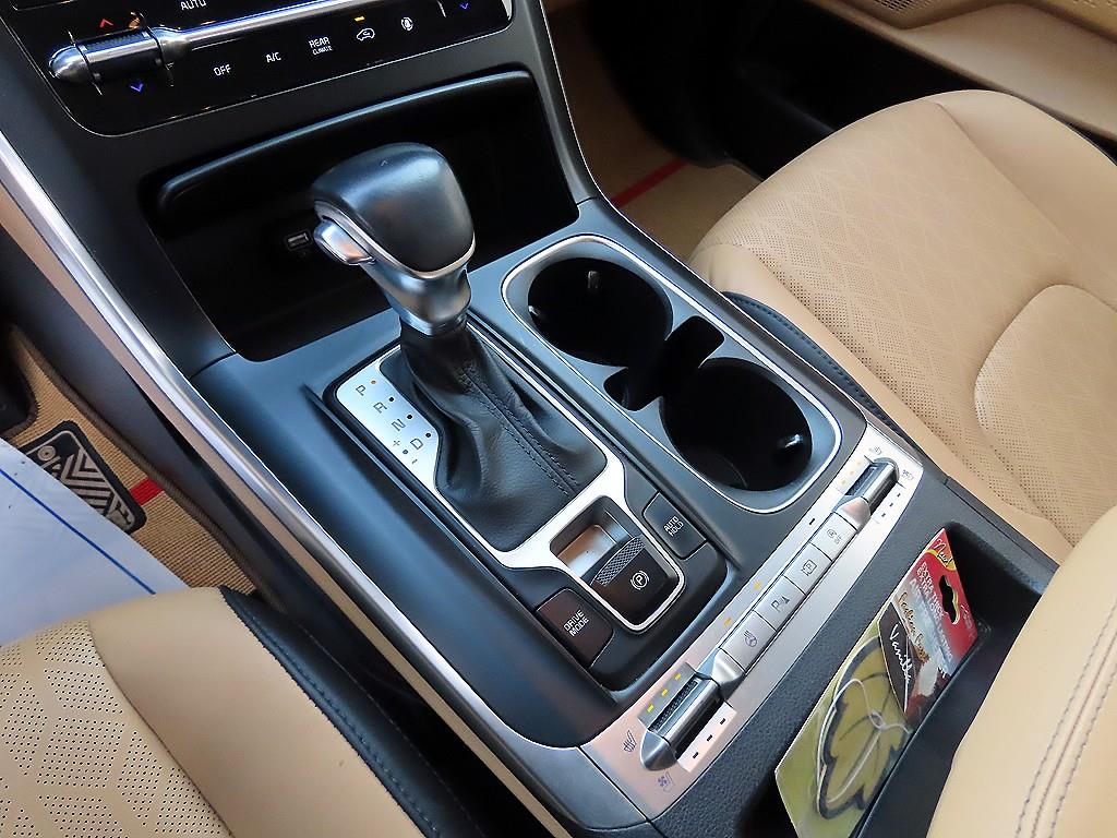 KIA Carnival - Vista 10