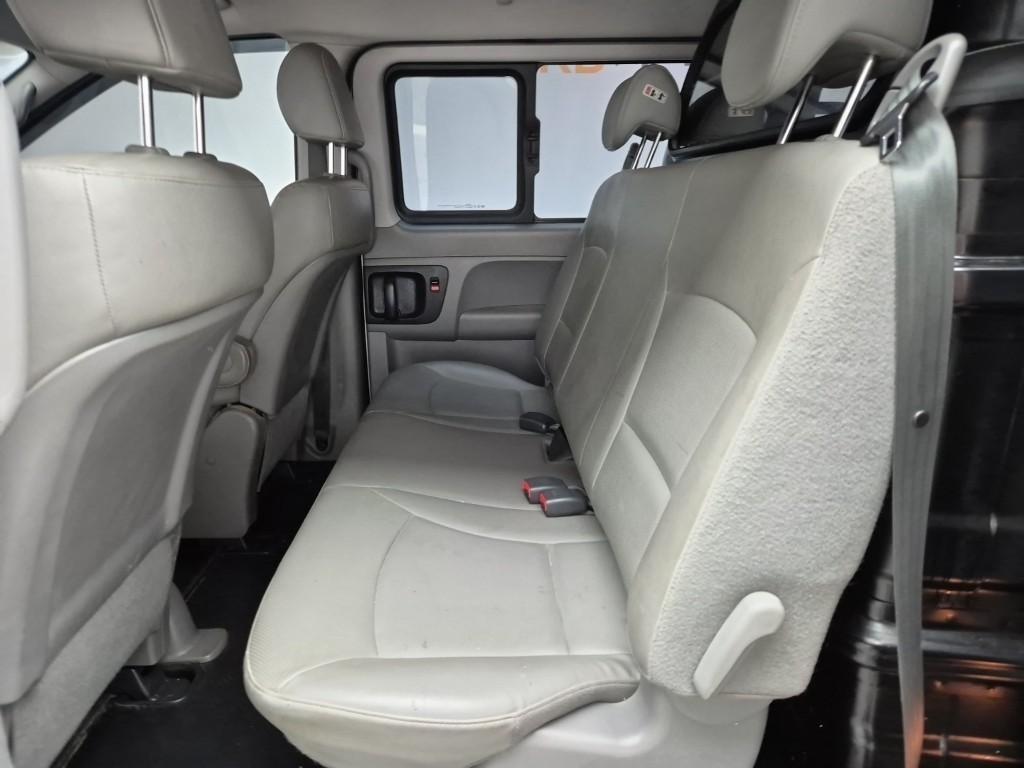 HYUNDAI Starex - Vista 12