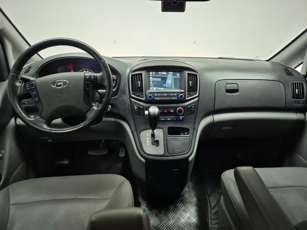 HYUNDAI Starex - Vista 7