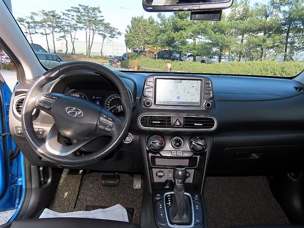 HYUNDAI Kona - Vista 7