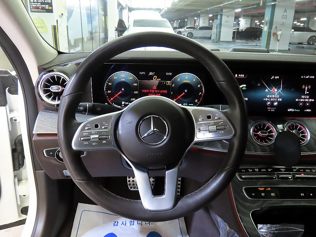 Mercedes Benz CLS Class - Vista 8