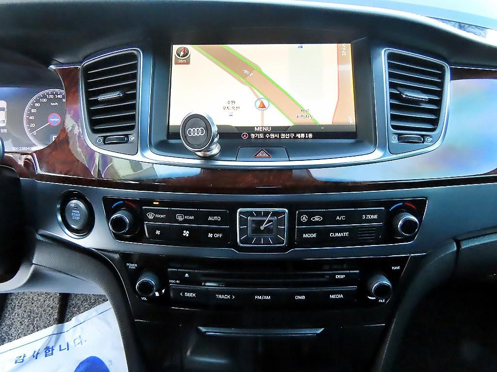 HYUNDAI Equus - Vista 12