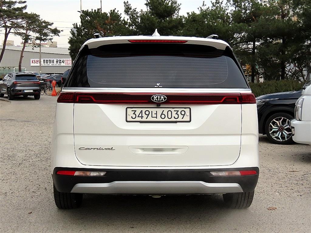 KIA Carnival - Vista 4