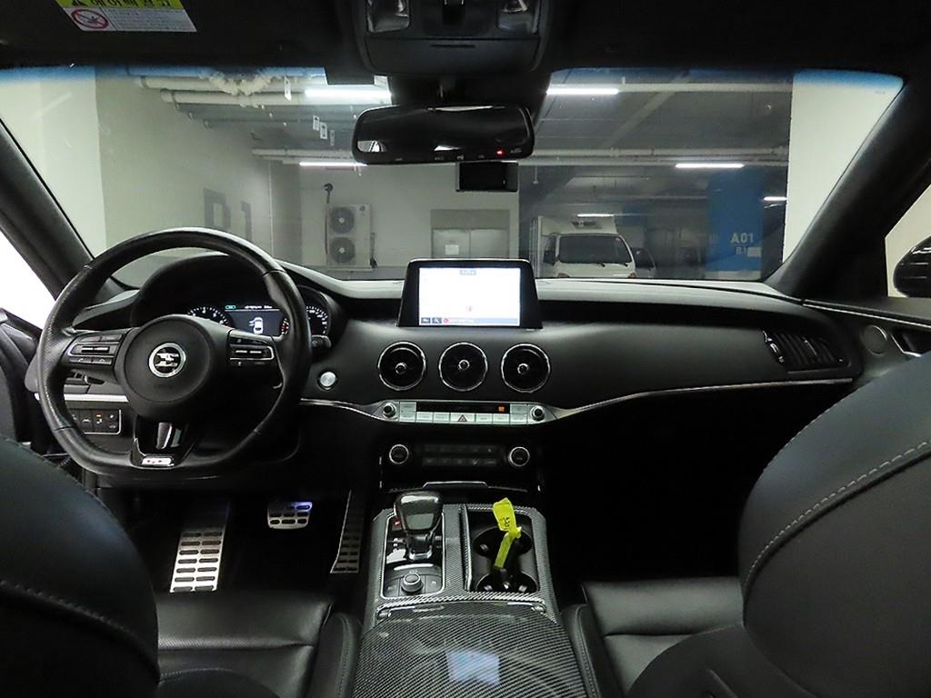 KIA Stinger - Vista 8