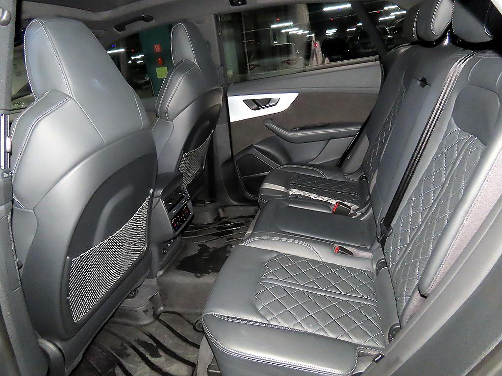Audi Q8 - Vista 7