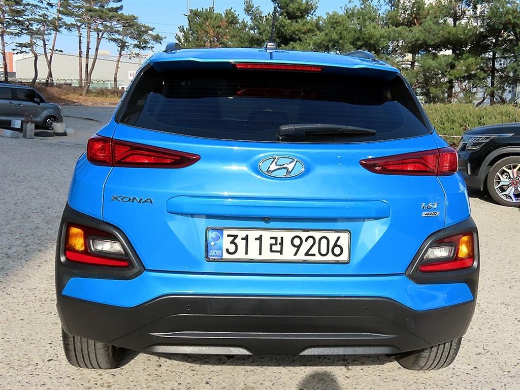 HYUNDAI Kona - Vista 4