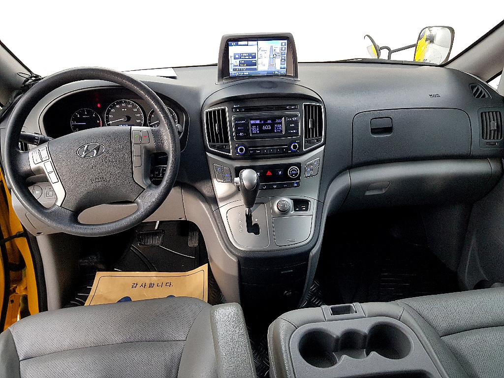 HYUNDAI Starex - Vista 5