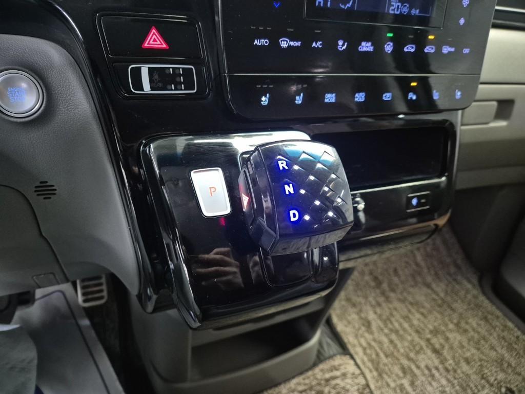 HYUNDAI Staria - Vista 8