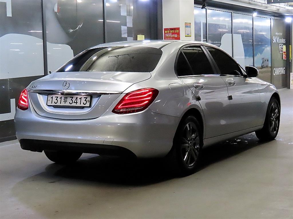 Mercedes Benz C Class - Vista 4