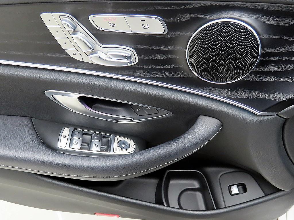 Mercedes Benz E class - Vista 11