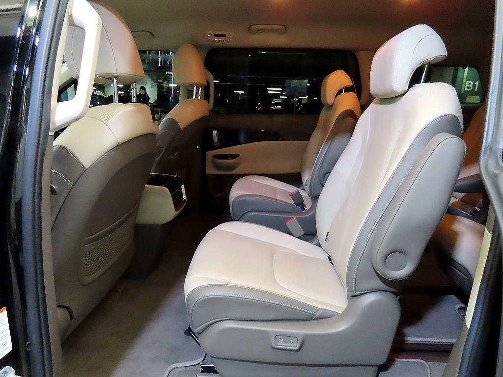 KIA Carnival - Vista 7