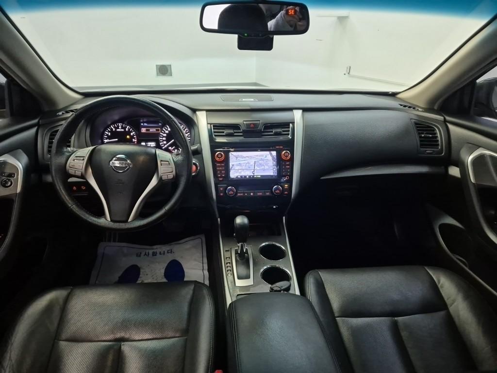 Nissan Altima - Vista 8