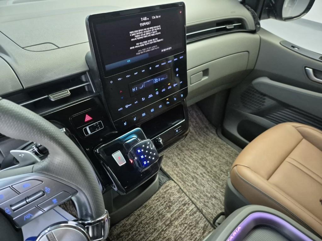 HYUNDAI Staria - Vista 10