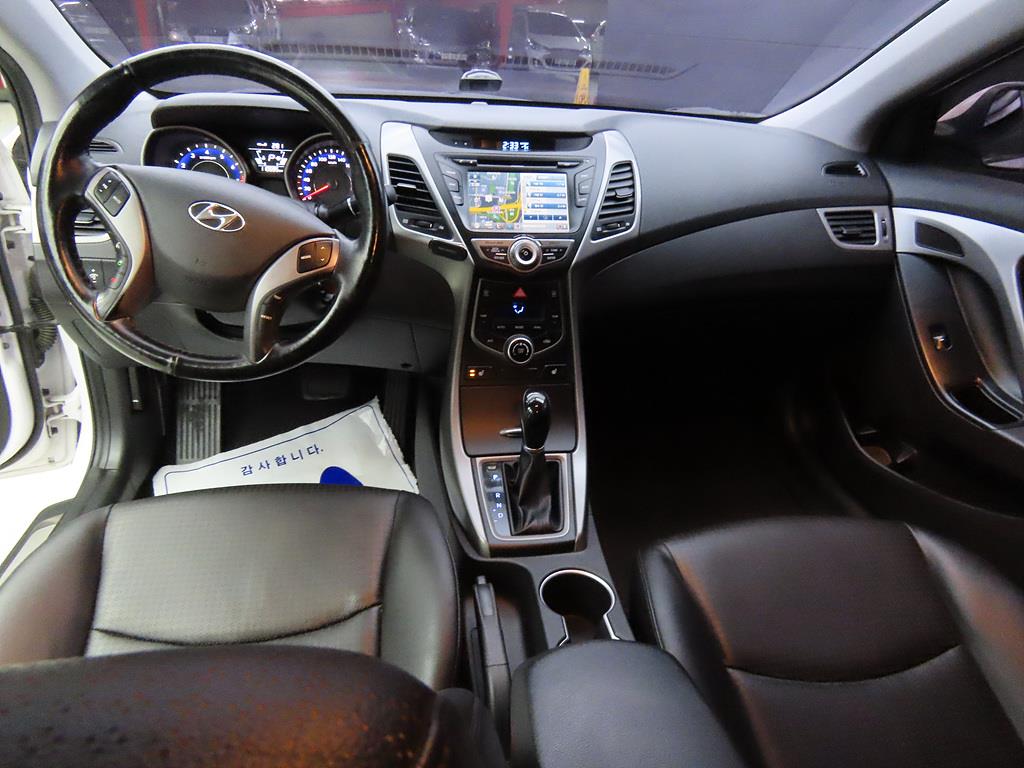 HYUNDAI Avante - Vista 7