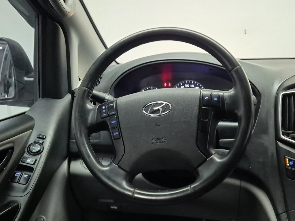 HYUNDAI Starex - Vista 9
