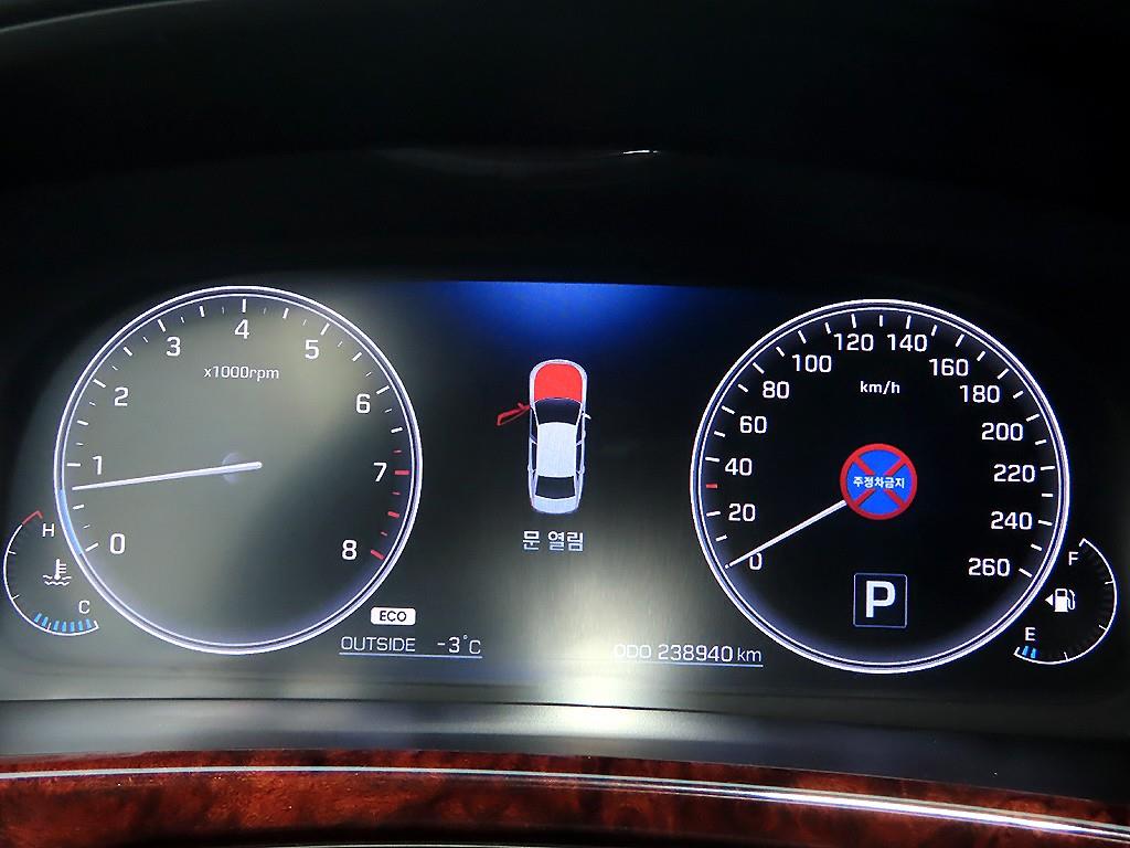 HYUNDAI Equus - Vista 9