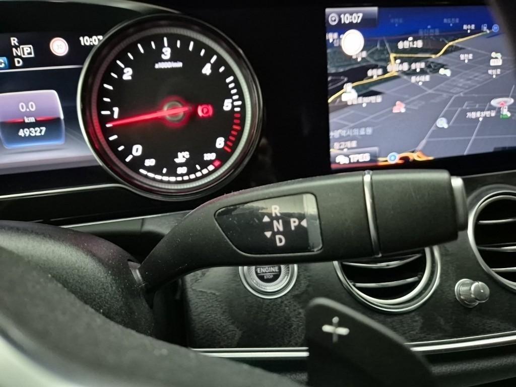 Mercedes Benz E class - Vista 8