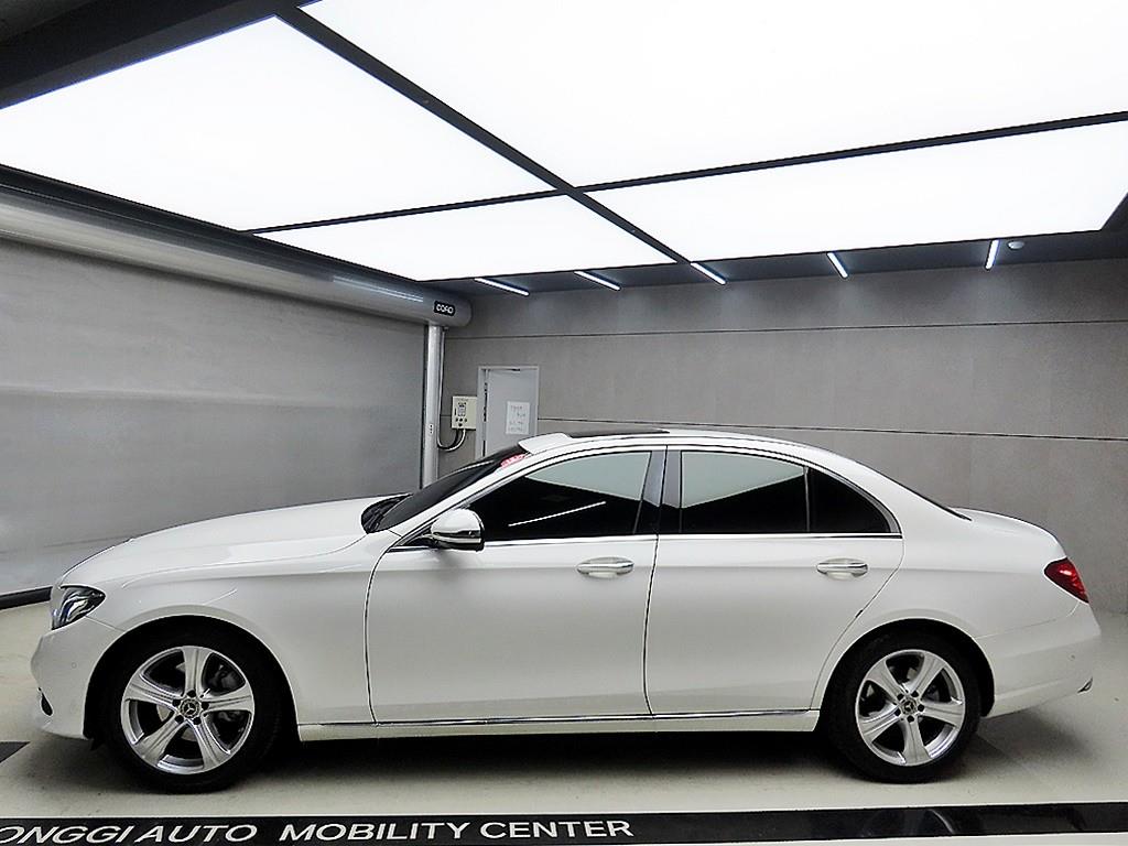 Mercedes Benz E class - Vista 4