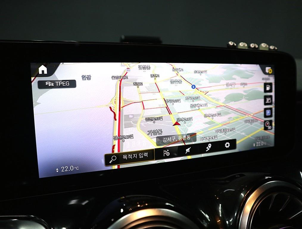 Mercedes Benz GLB Class - Vista 12