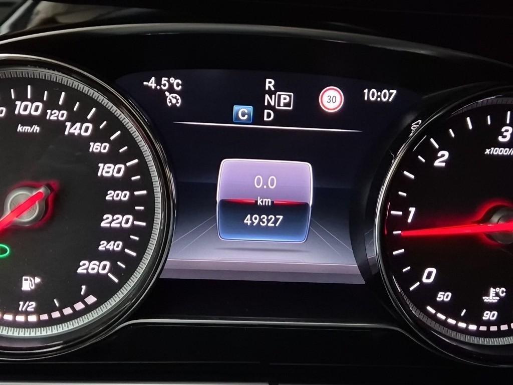 Mercedes Benz E class - Vista 6