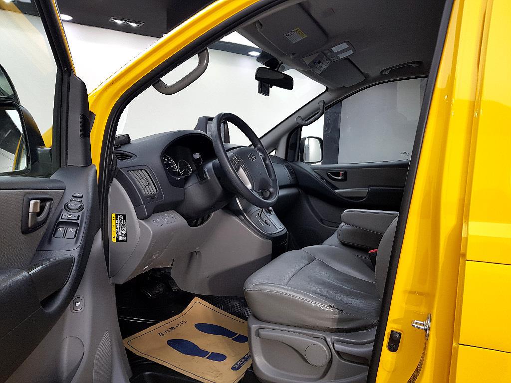 HYUNDAI Starex - Vista 7