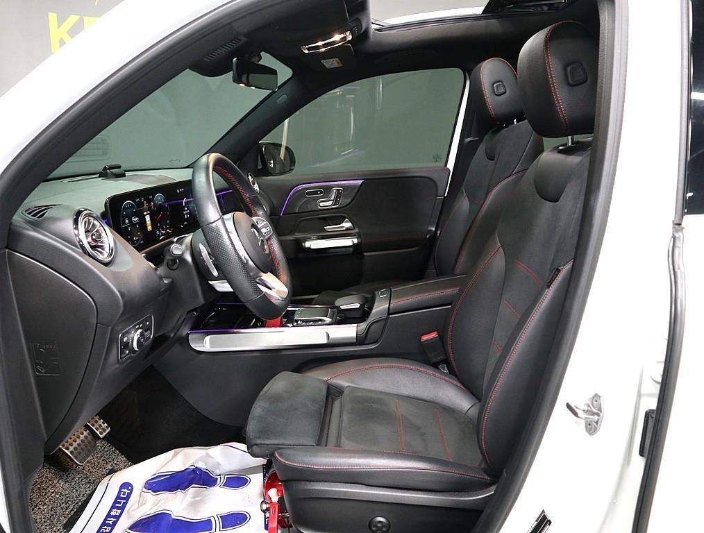 Mercedes Benz GLB Class - Vista 9