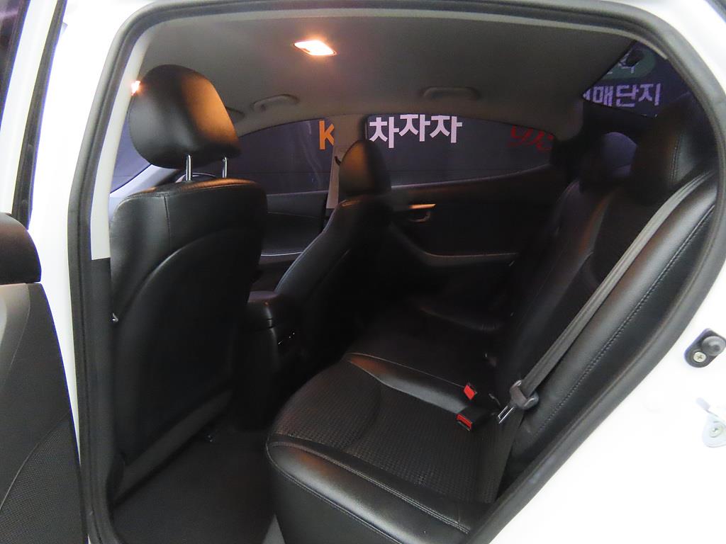 HYUNDAI Avante - Vista 6