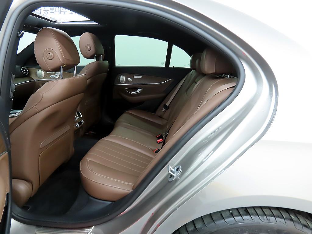 Mercedes Benz E class - Vista 6