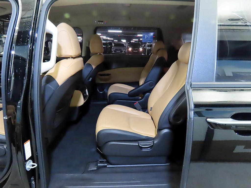 KIA Carnival - Vista 7