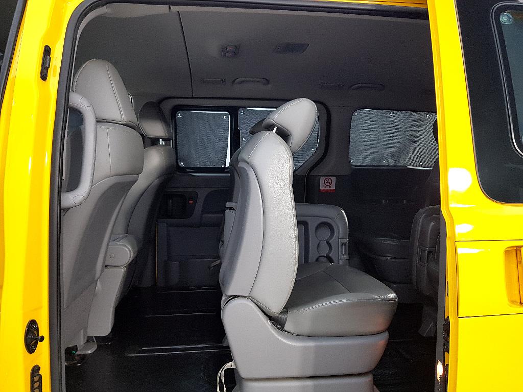 HYUNDAI Starex - Vista 8