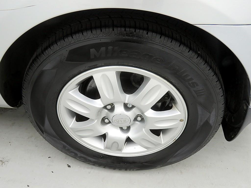 KIA Carens 2009 Gris - Importación desde Corea - HF Imports Iquique - Foto 18