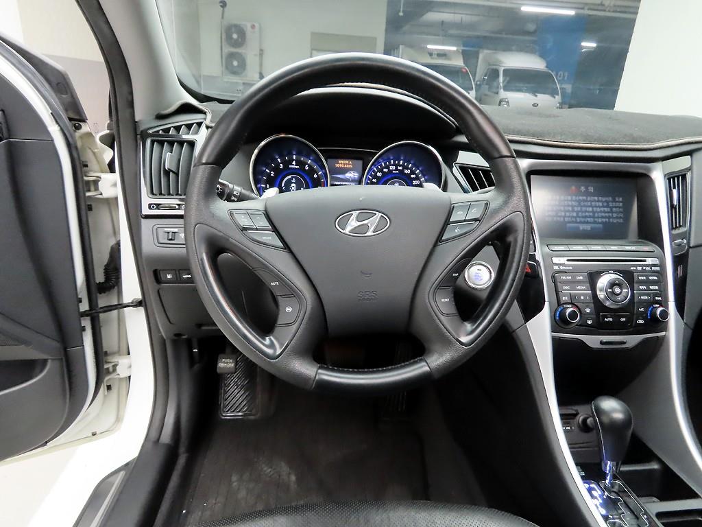 HYUNDAI Sonata - Vista 8