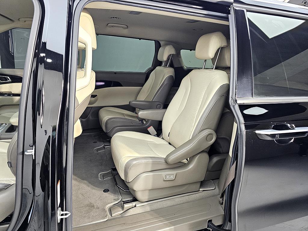 KIA Carnival - Vista 9