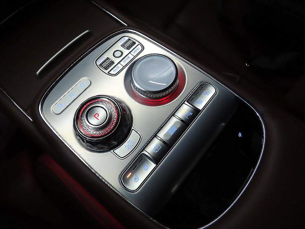 Genesis G90 - Vista 12