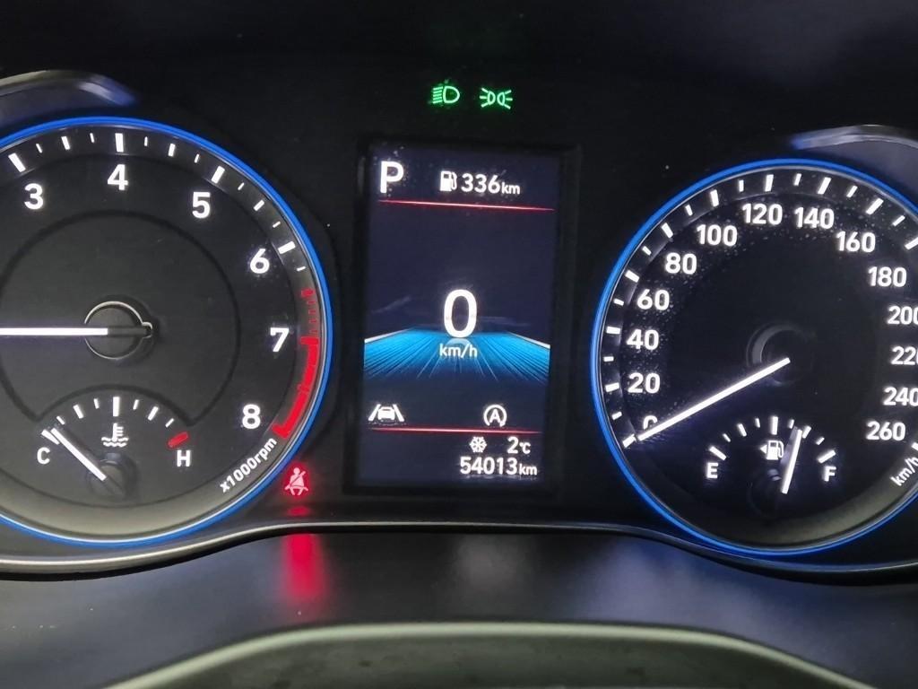 HYUNDAI Kona - Vista 6