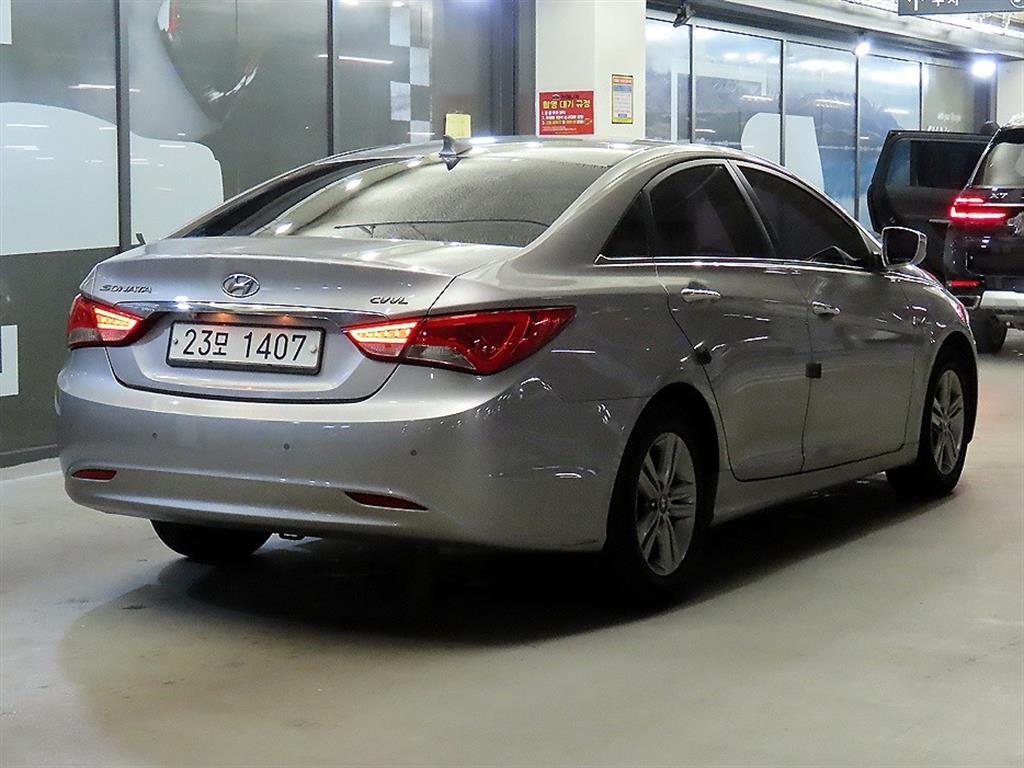 HYUNDAI Sonata - Vista 4