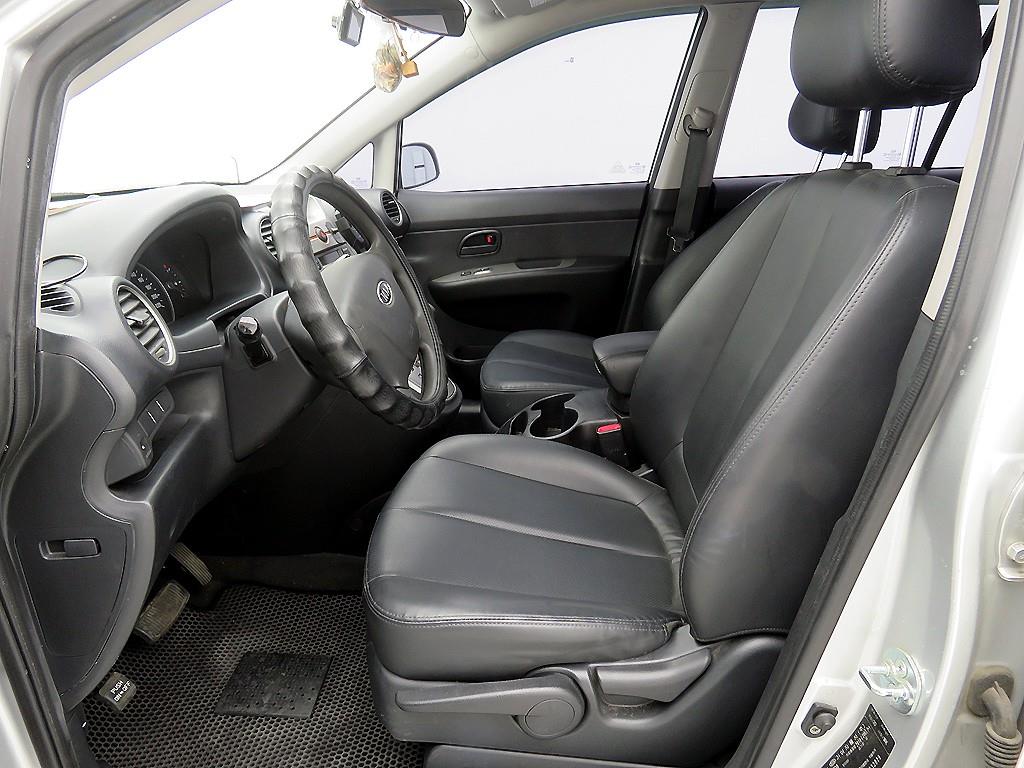 KIA Carens - Vista 6