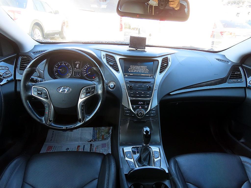 HYUNDAI Grandeur - Vista 9