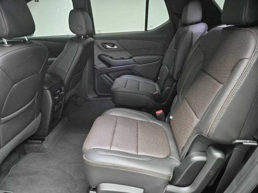 Chevrolet Travers - Vista 12