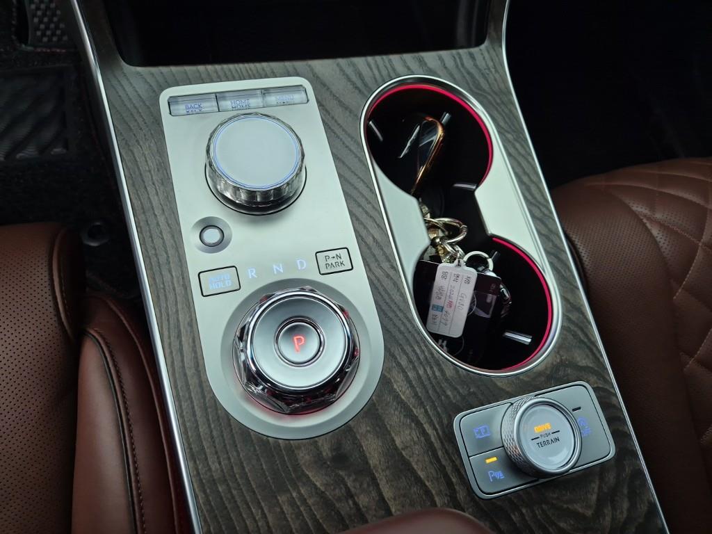 Genesis GV80 - Vista 8