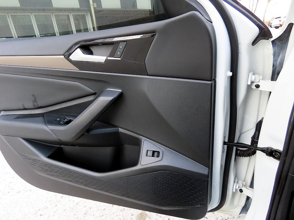 Volkswagen Jetta - Vista 11