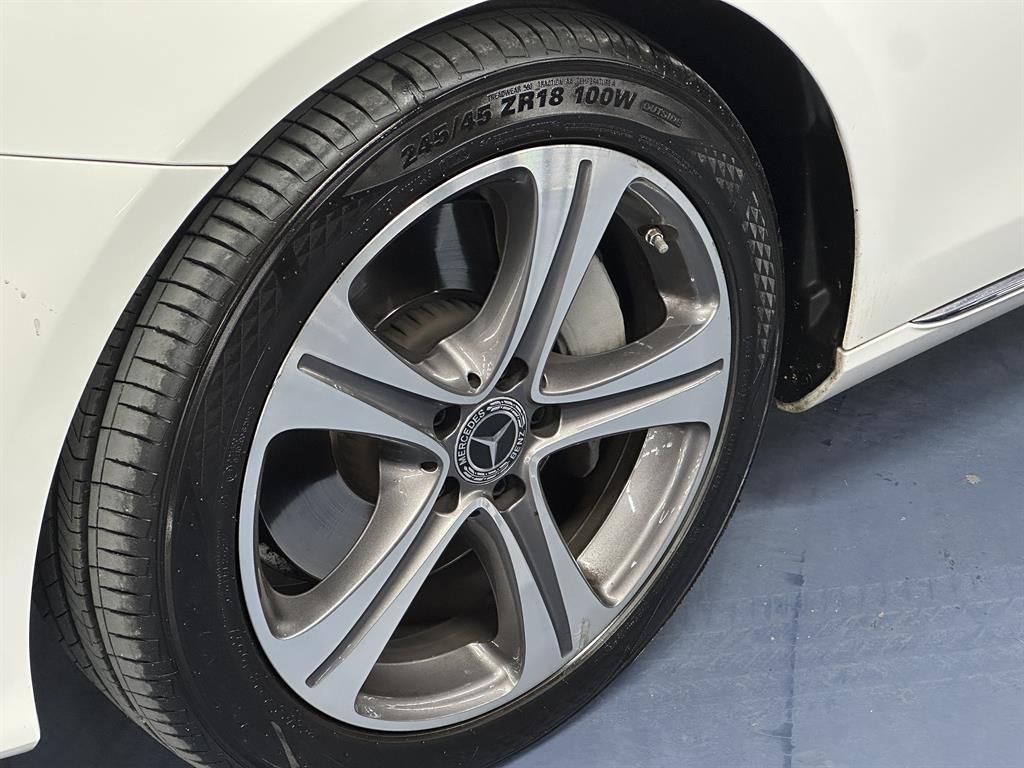 Mercedes Benz E class - Vista 5